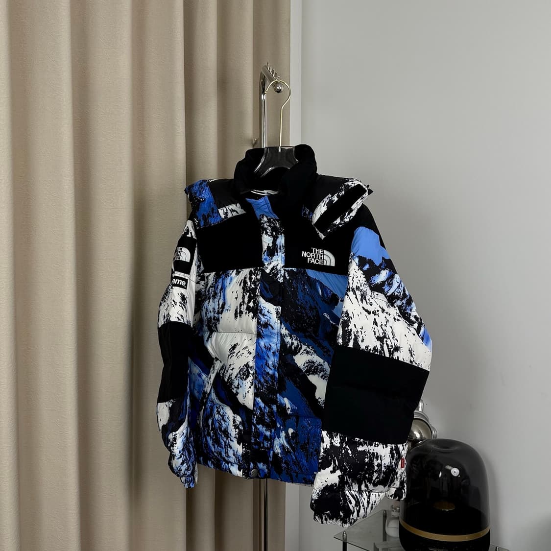 슈프림 x 노스페이스 마운틴 발토로 자켓 블루 화이트 - 17FW 상품이미지3