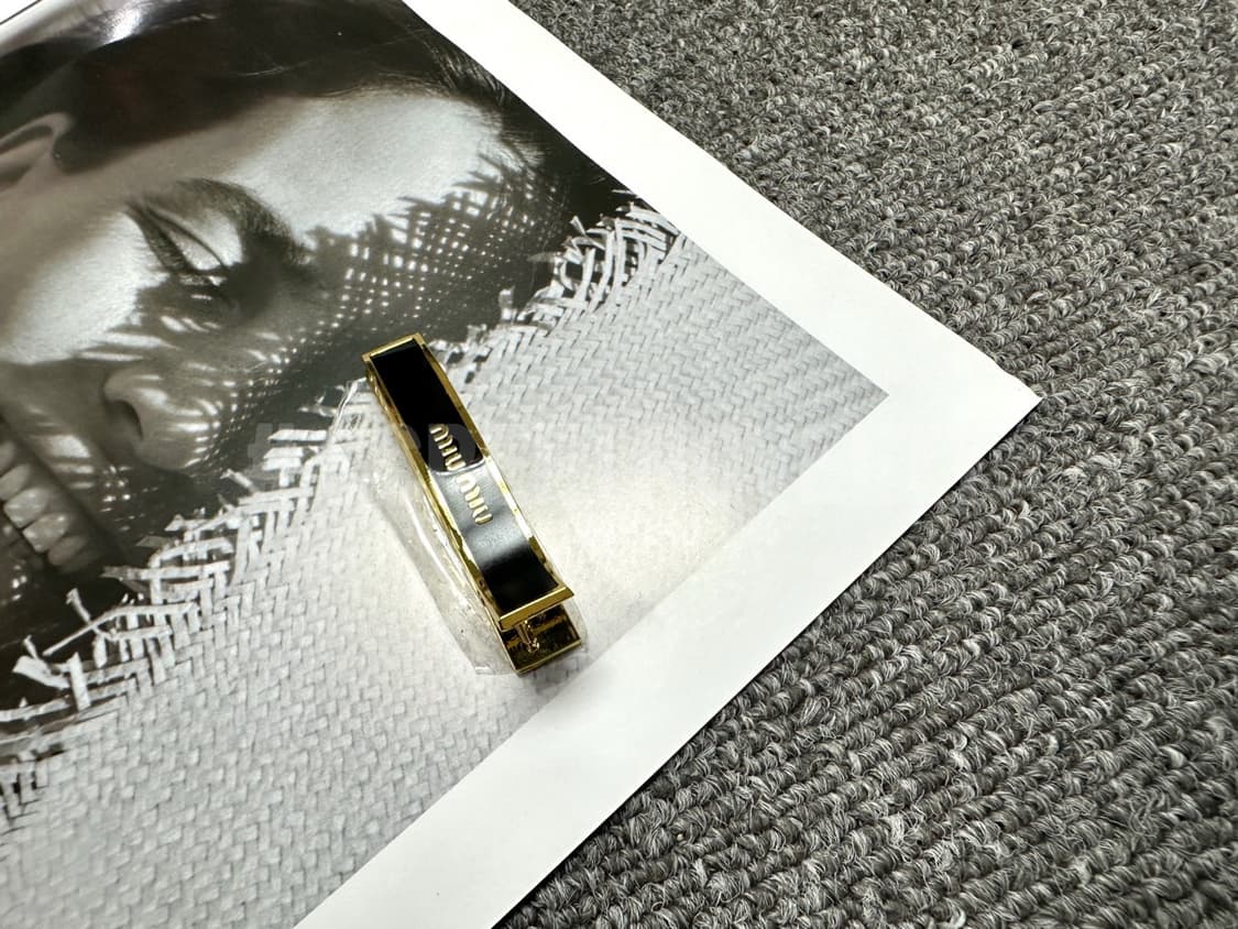 미우미우 헤어클립 (1ps) 상품이미지8