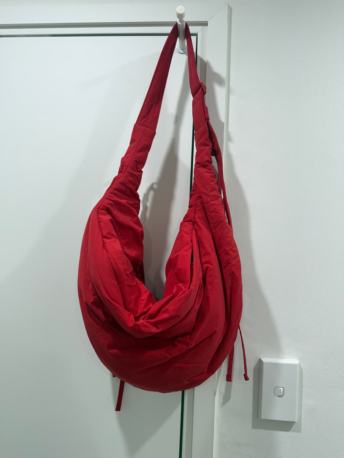 COS 캐노피 미니 크로스바디 백  레드 상품이미지1