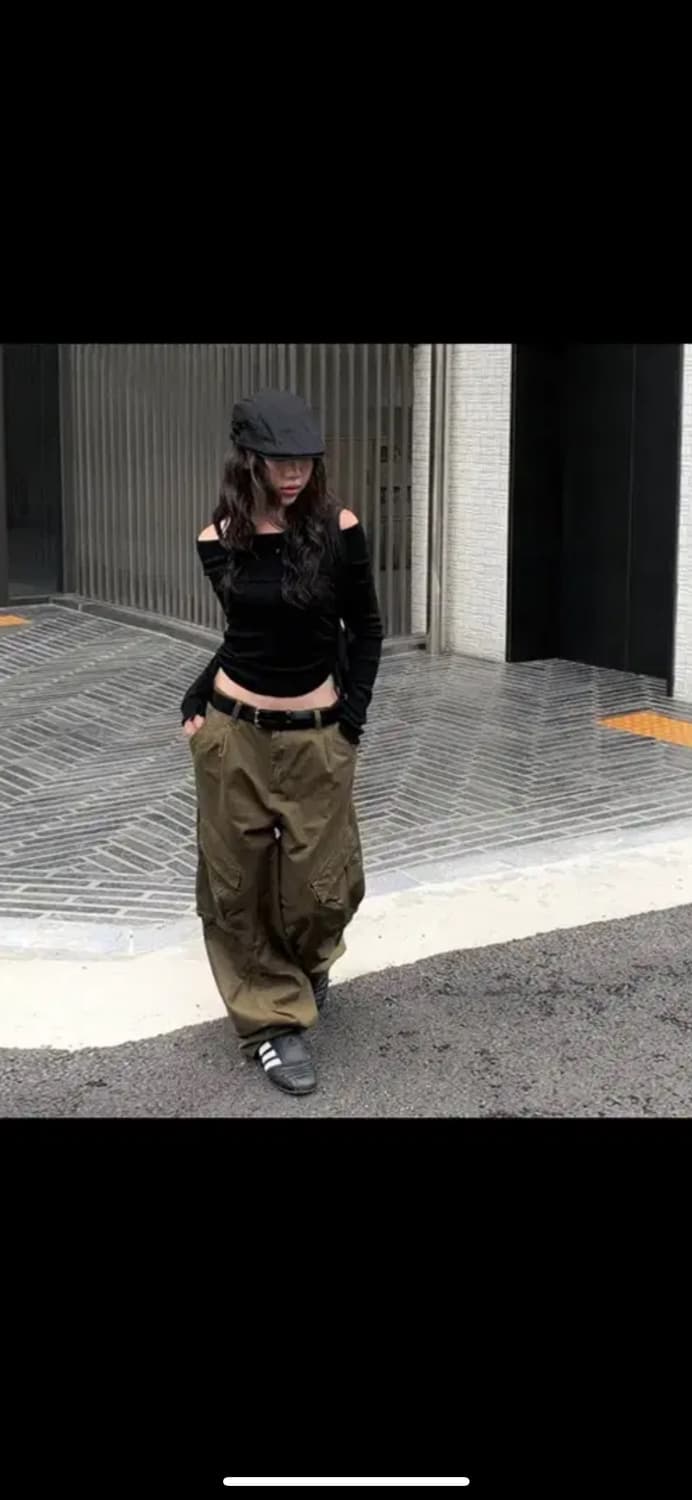 애니원모어 러오 오프숄더 셔링 긴팔 티셔츠 블랙 상품이미지3