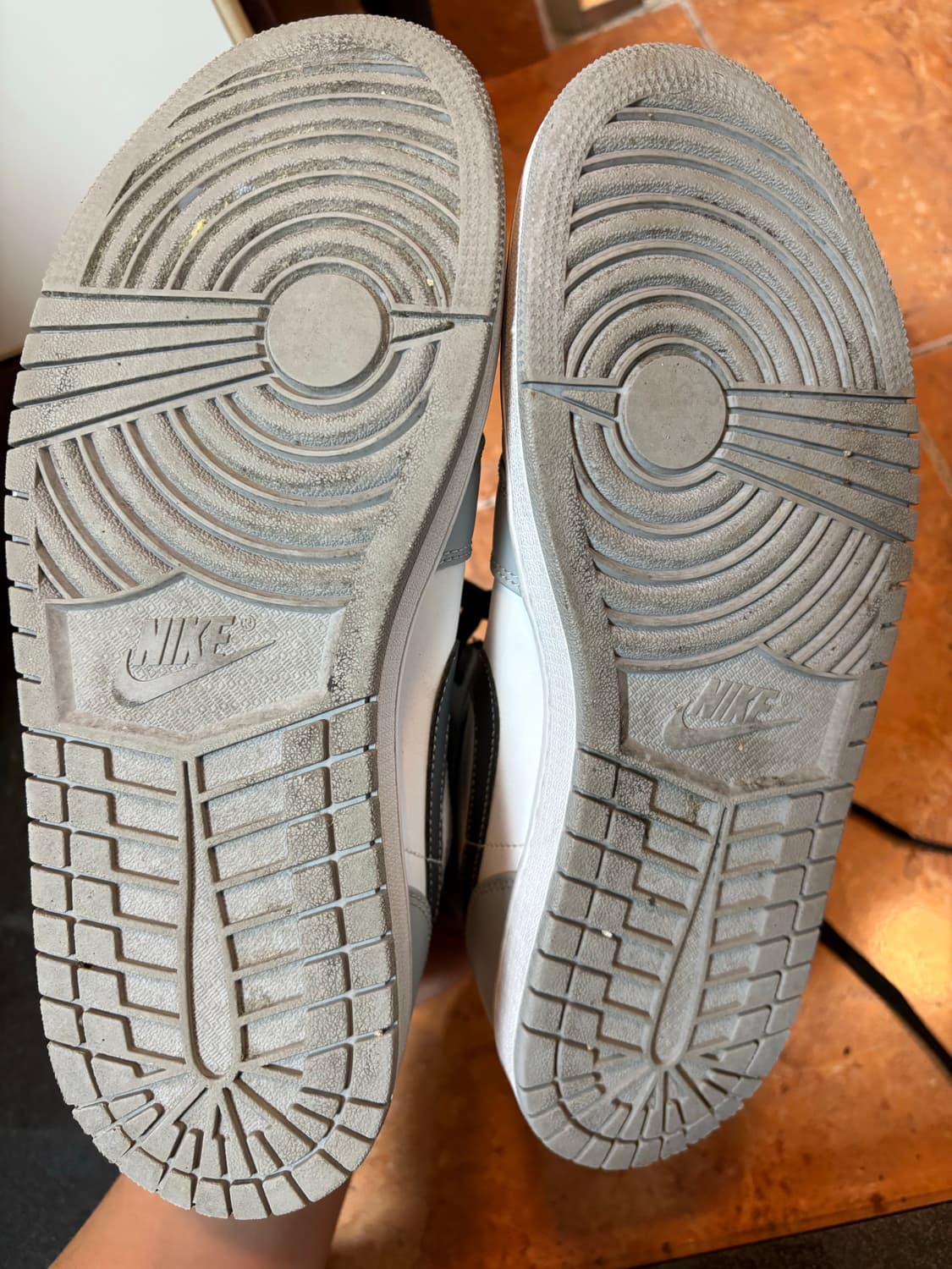 나이키 조던1 미드 라이트 스모크 그레이 앤트러사이트 270 상품이미지3