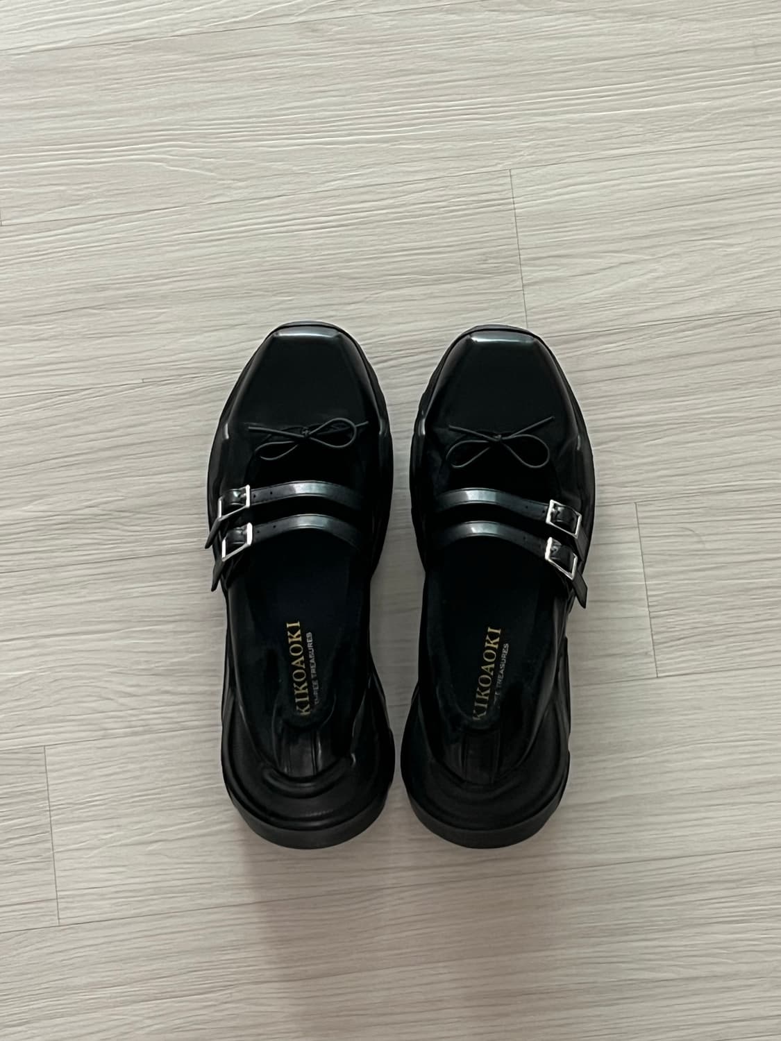 아키코아오키 지젤 레더 37 사이즈 판매합니다. 상품이미지2