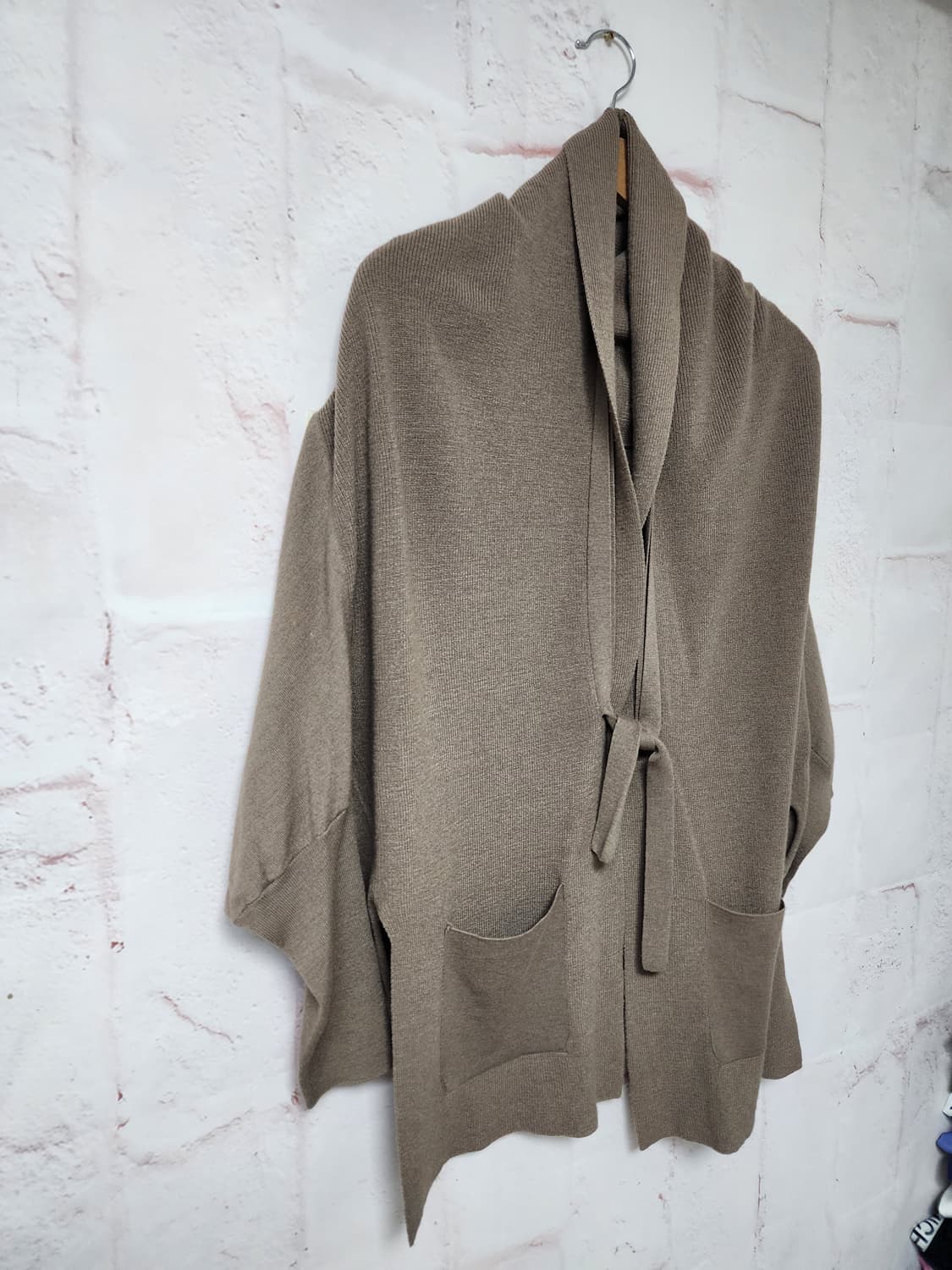 닥스 브라운 색상 니트 가디건 상품이미지3