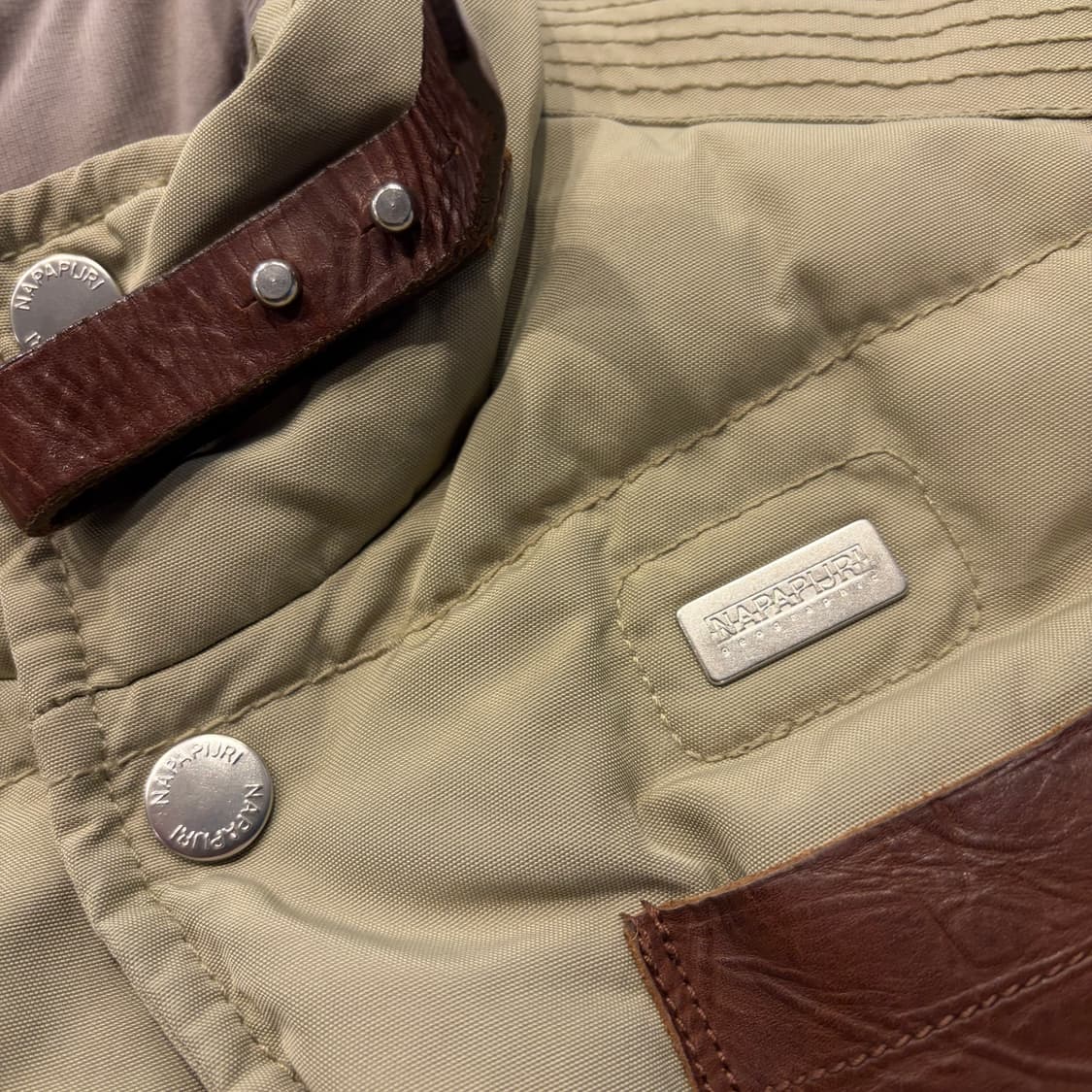 [M] 나파피리 수입택 베이지 레더 포인트 패딩 조끼 D243 상품이미지4