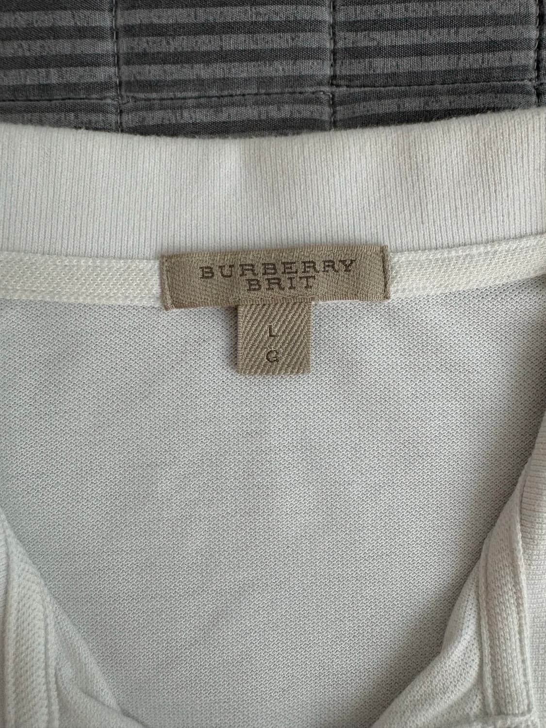 버버리 화이트 pk 카라티 L 상품이미지2