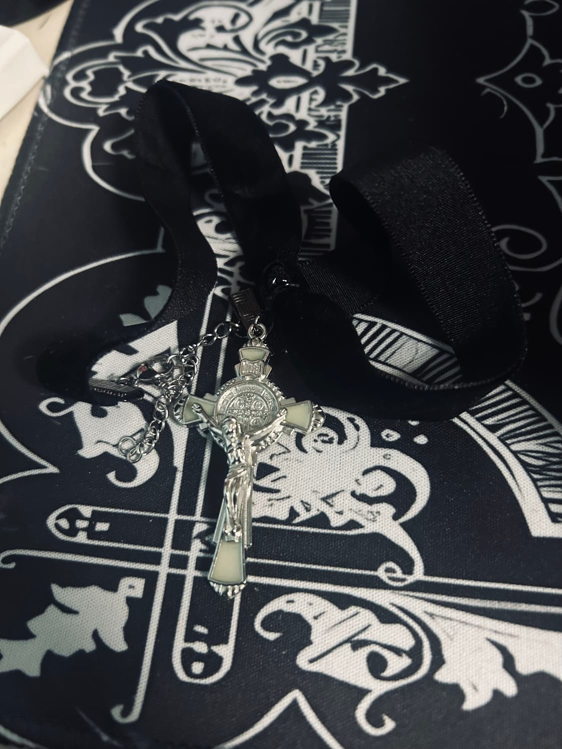 고스 고딕 야광 십자가 벨벳 초커 상품이미지1