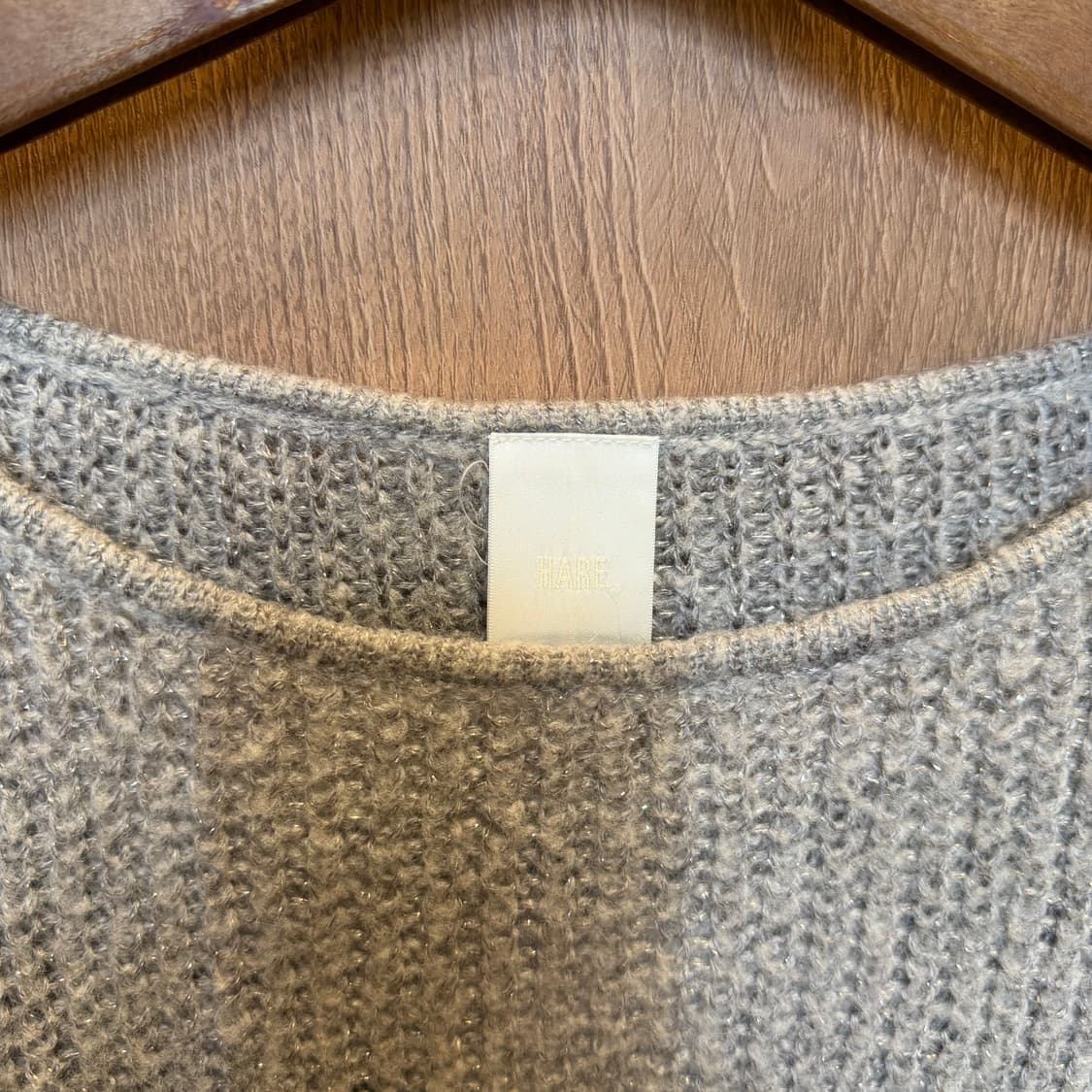 하레 라운드넥 긴팔 니트 백 쉬폰 배색 디테일 루즈핏 그레이 상품이미지5