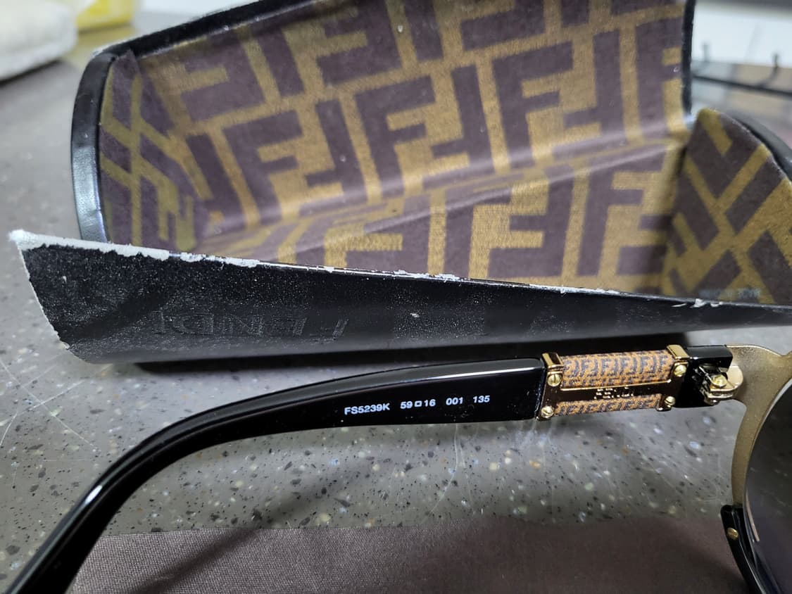 남녀공용(새제품 정품 Fendi)일본구매 한번도 착용안한 새제품 상품이미지7
