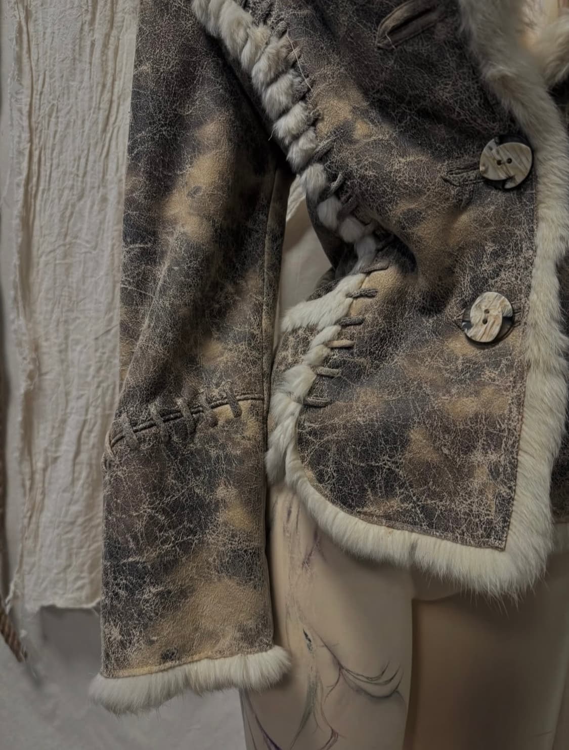 Fur-Trimmed Shearling Jacket 상품이미지4