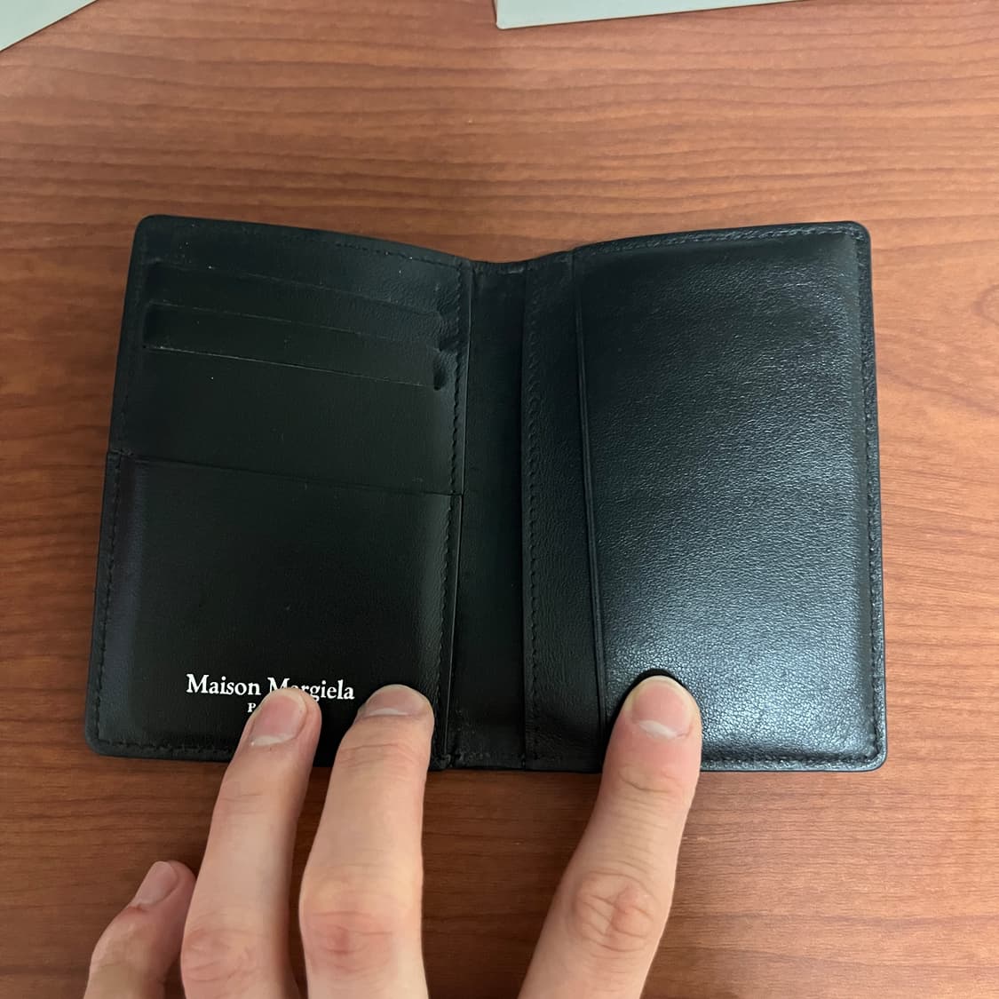 메종 마르지엘라 블랙 넘버 로고 바이폴드 카드 홀더 블랙 상품이미지6