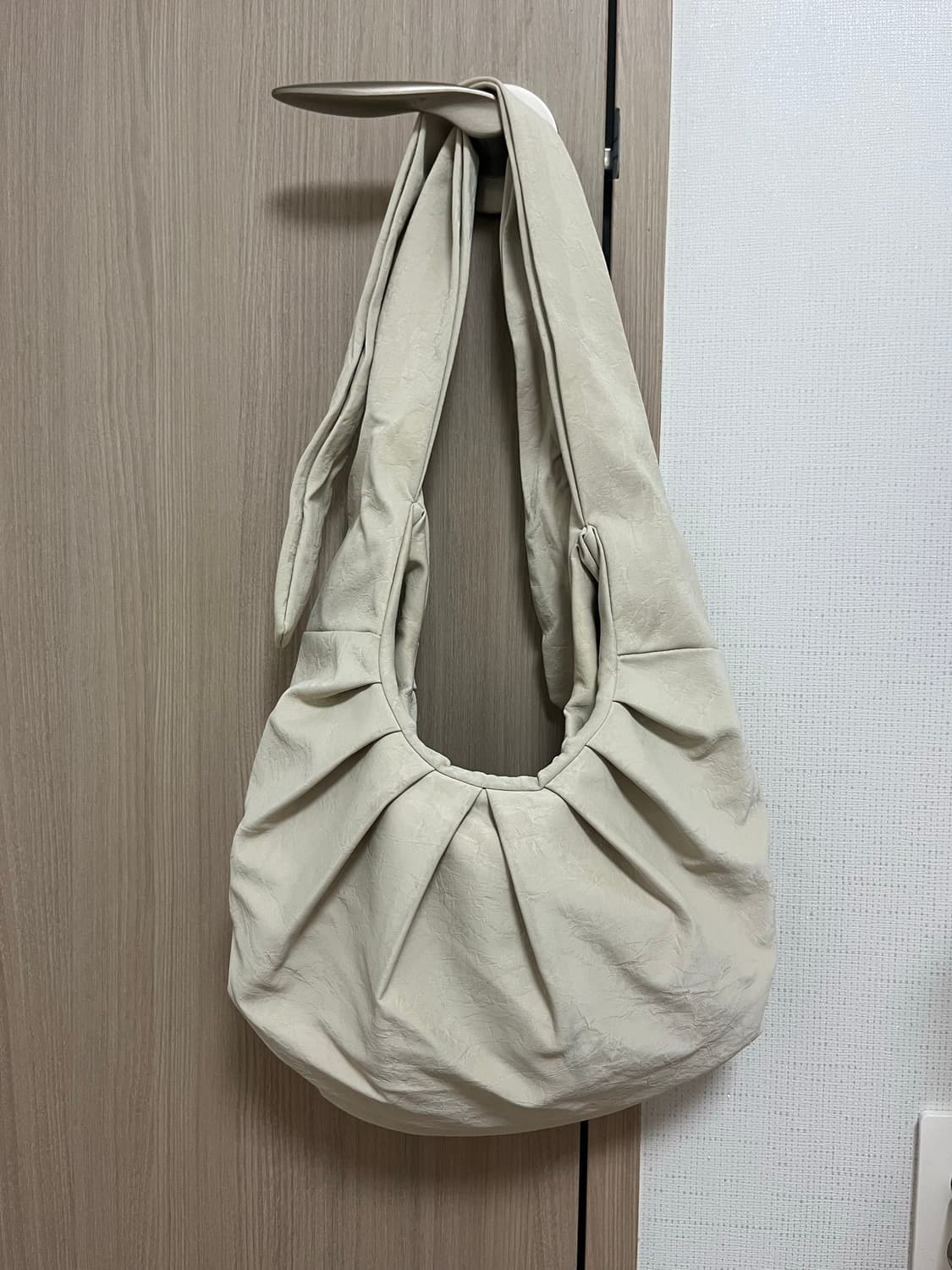 아코크 Stone Croissant Medium Bag_SnowBeige 상품이미지6