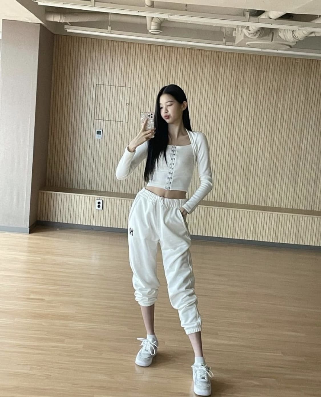 낫유어로즈 후크 스퀘어 탑 화이트(장원영, 조이 착용) 상품이미지3