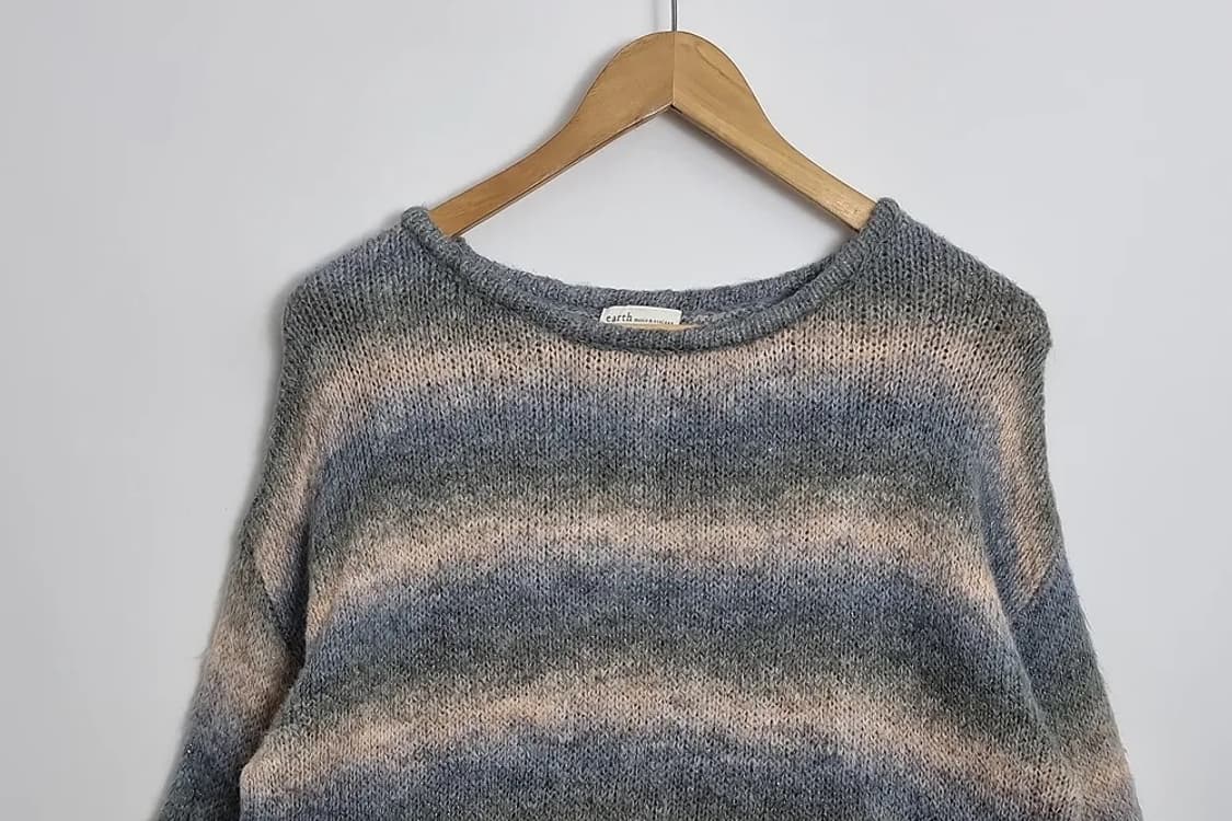 어스뮤직앤에코로지 블루 그라데이션 니트 상품이미지3