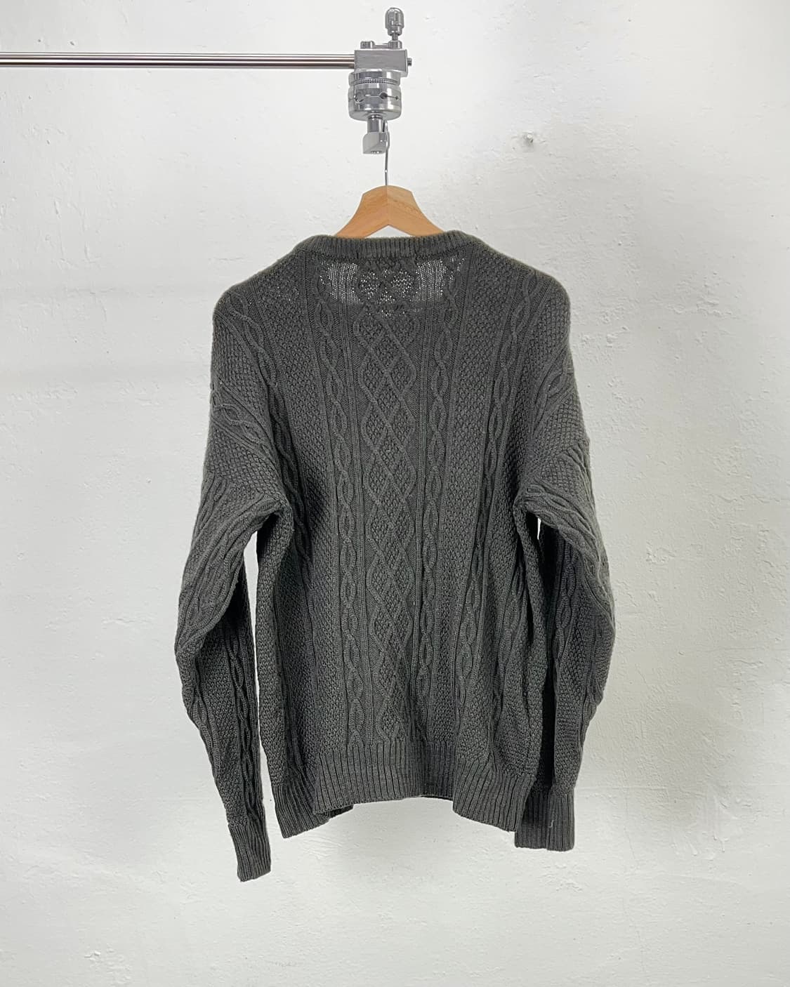 버버리 다크 올리브 센터 월계수 로고 케이블 스웨터 상품이미지6