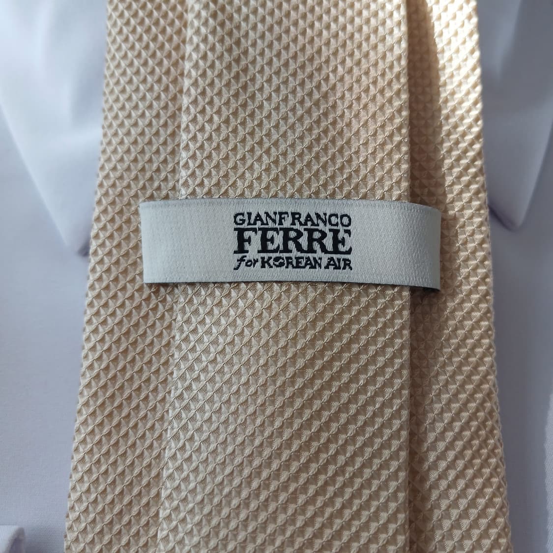 지안프랑코페레 실크 텍스처 넥타이 8.5cm A+등급 A18853
 상품이미지5