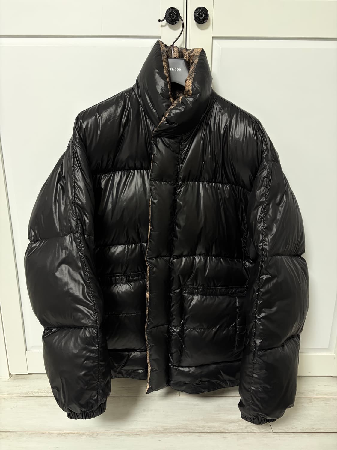 앤더슨벨 Andersson Bell 노아 파이톤 리버시블 다운 패딩 L 상품이미지3