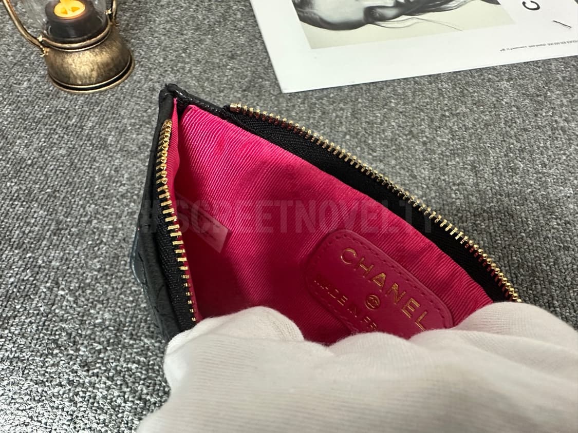 샤넬뷰티 캐비어 클래식 폰 홀더 파우치 블랙 상품이미지8