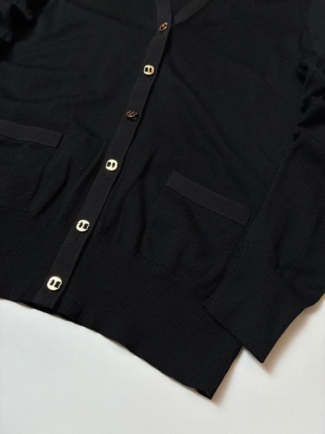 페라가모 90's 울 버튼 니트 가디건 PN8810 상품이미지3