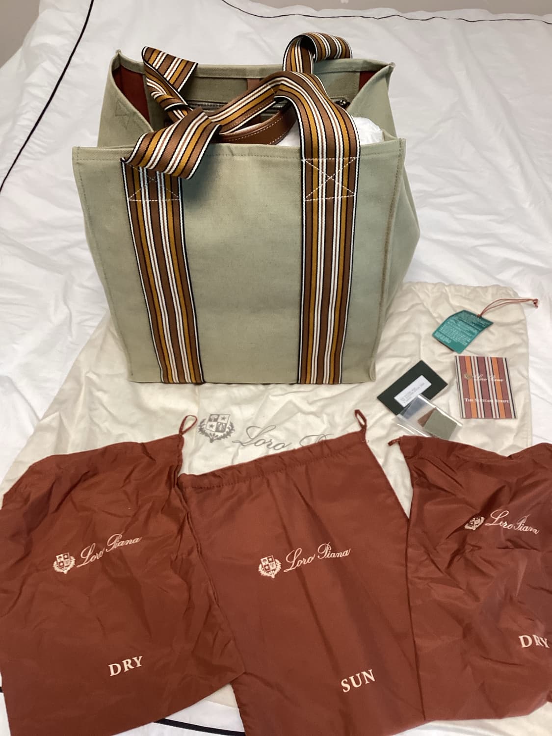 로로피아나 스트라이프 수트케이스 큐브백 상품이미지1