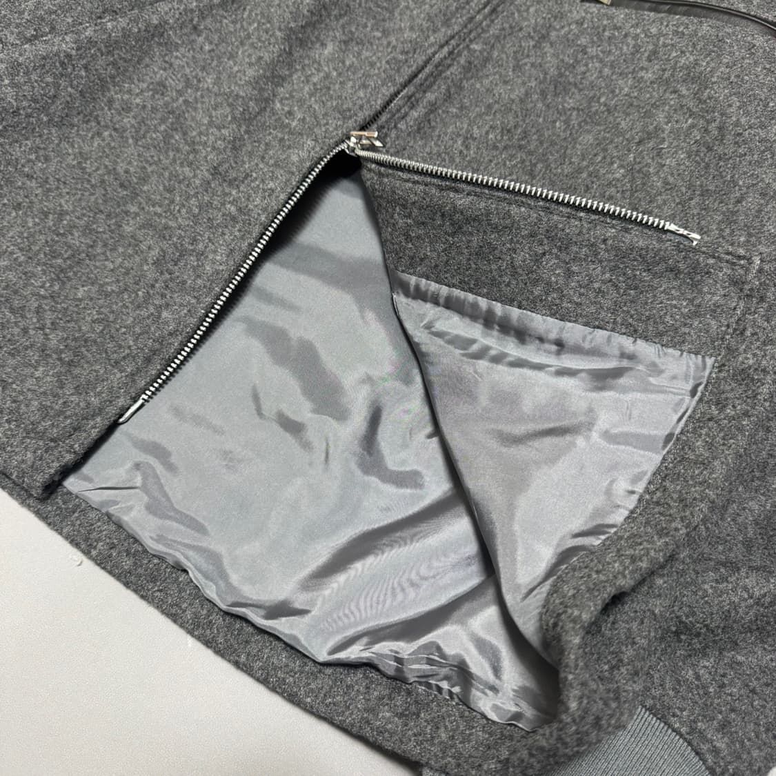 빔즈 플러스(BEAMS+) x TUBE 차콜 울 혼방 숄 카라 블루종 상품이미지4