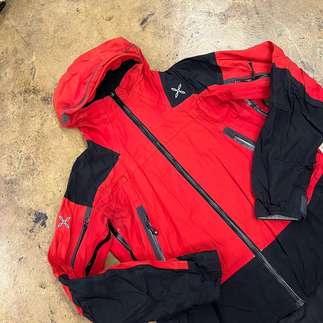 [정품/L] 몬츄라 레드 블랙 바람막이 자켓 b18 상품이미지1