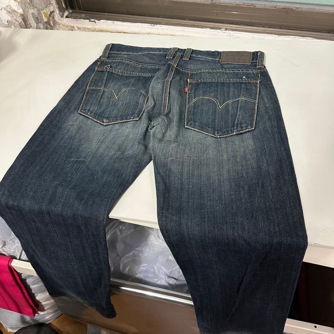 L 리바이스701 스트레이트핏 중청워시드 데님팬츠 상품이미지3