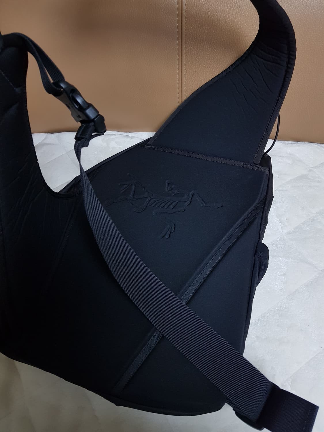 아크테릭스 시스템A 퀴버 크로스바디백 블랙 울트라 바이올렛 상품이미지7