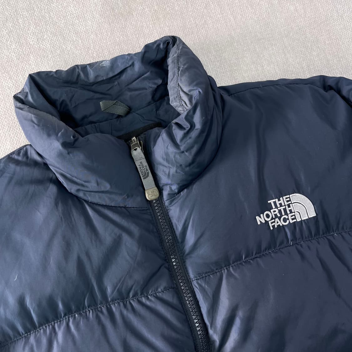 100 노스페이스 550 필파워 구스다운 네이비 경량 패딩 상품이미지2