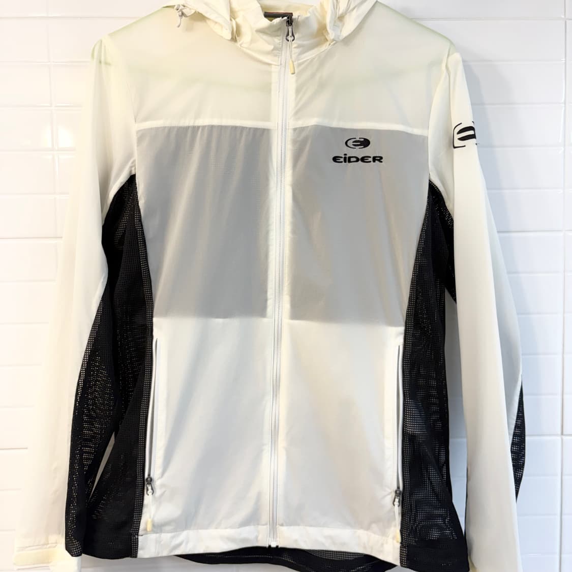 아이더 아이보리 바람막이 s 상품이미지1