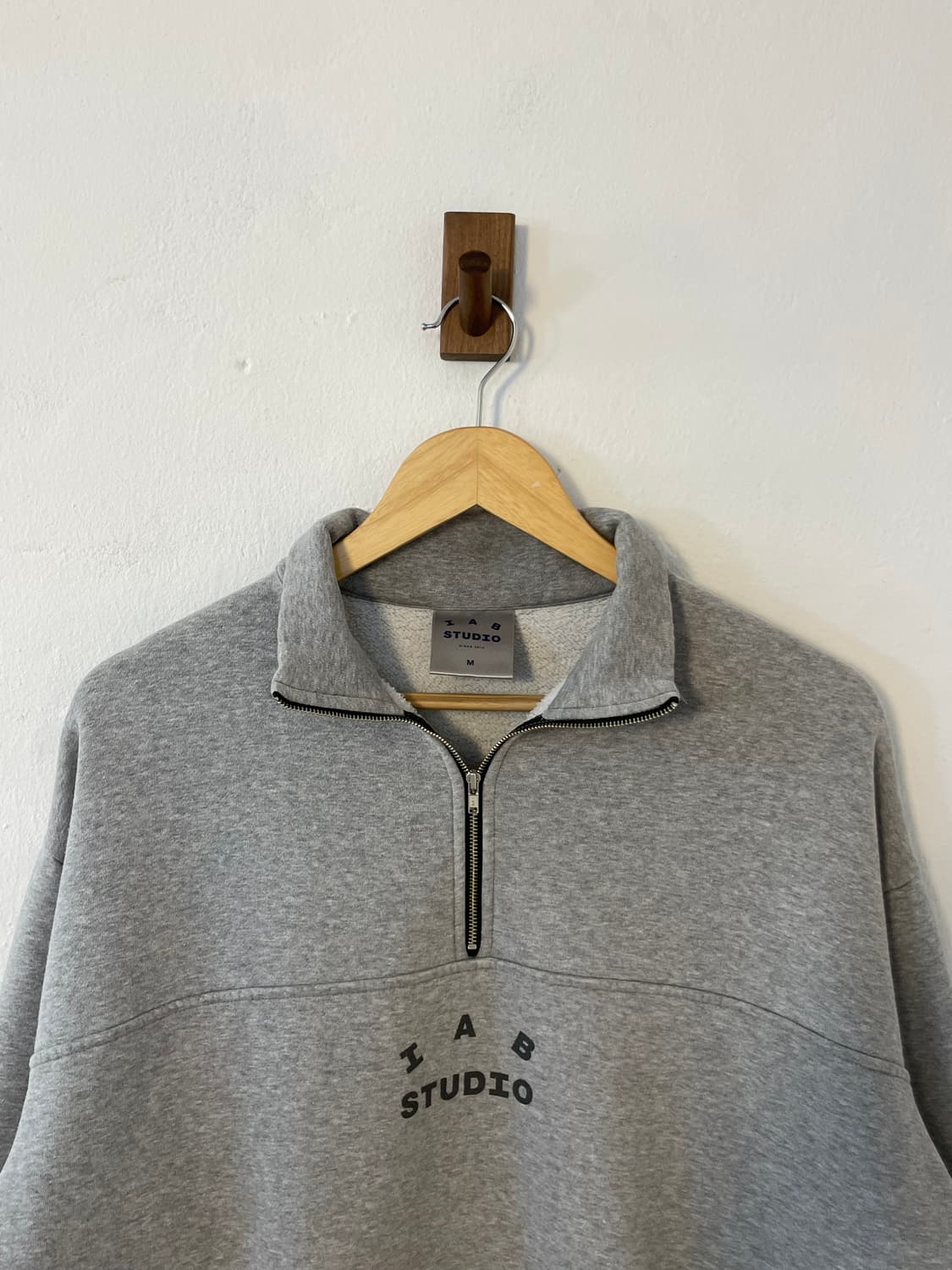 IAB 스튜디오 반집업 맨투맨  상품이미지2