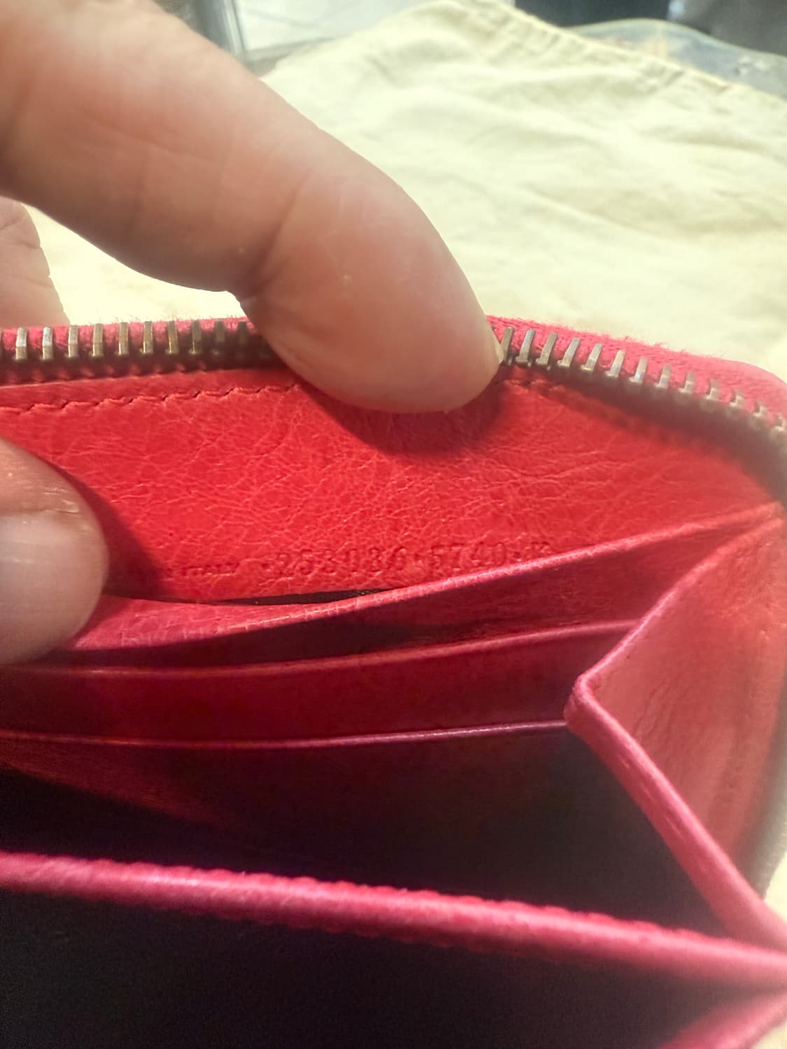 정품 발렌시아가 모터 장지갑 팝니다 상품이미지9