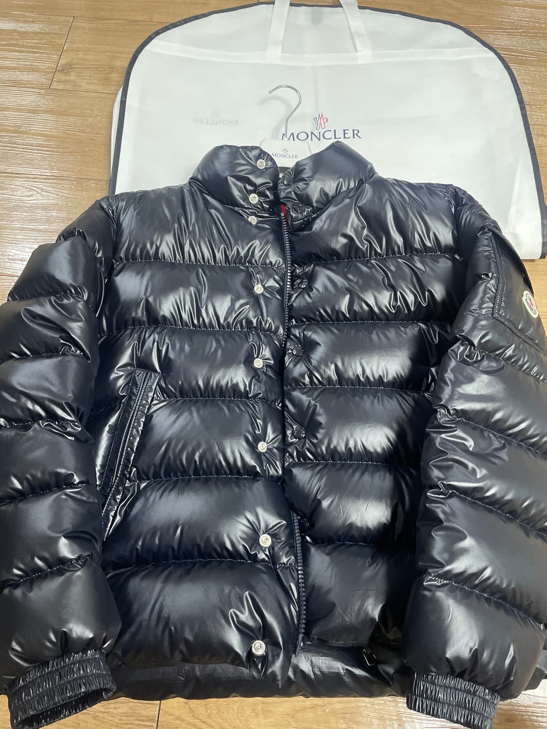 몽클레어 Lule 숏패딩 블랙 2사이즈 판매합니다. 상태완벽 상품이미지2