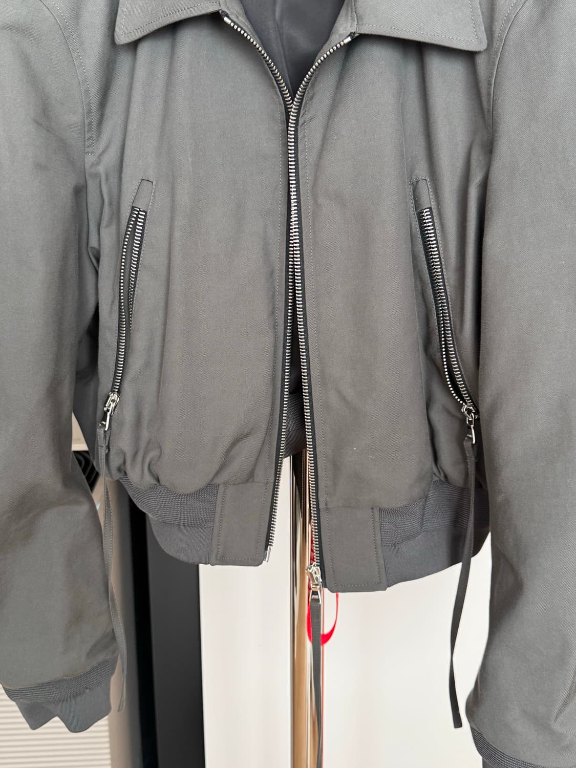 [L] 렉토(RECTO) 25SS 커브드 지퍼 블루종 점퍼 (그레이)  상품이미지9