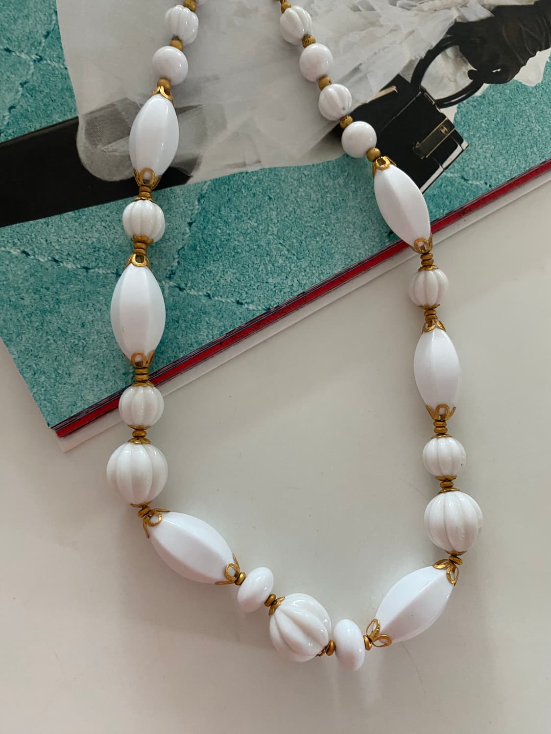 빈티지 화이트 비즈 골드장식 목걸이 상품이미지4