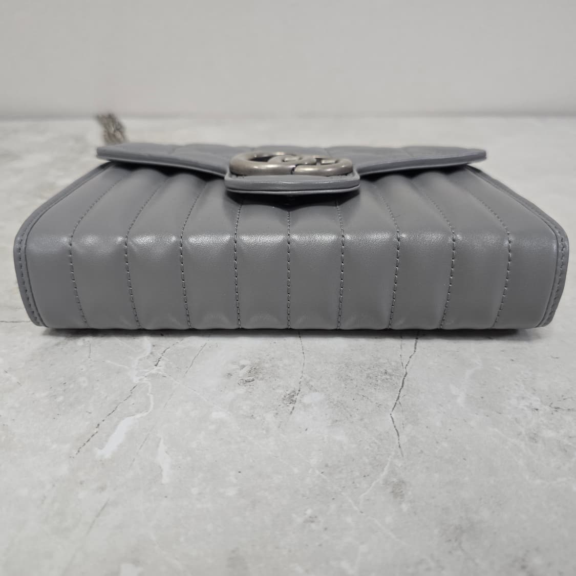 구찌 GG 마몬트 마틀라쎄 체인 숄더백 판매 상품이미지5