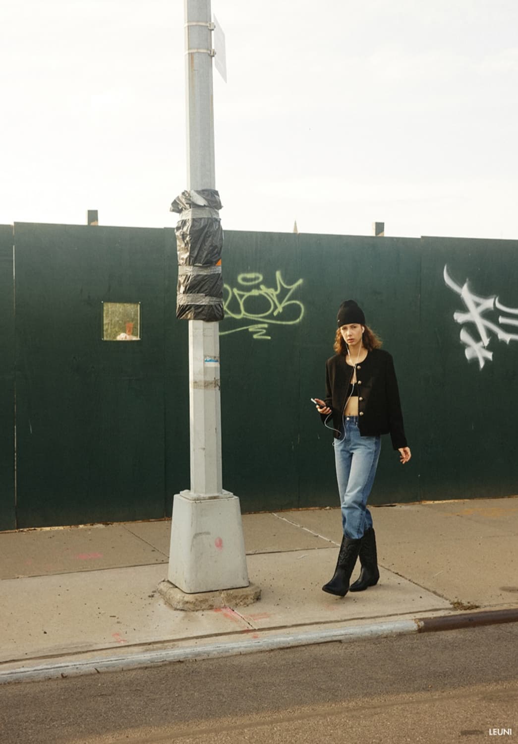 LEUNI
Diagonal Cut Straight Jeans 상품이미지2