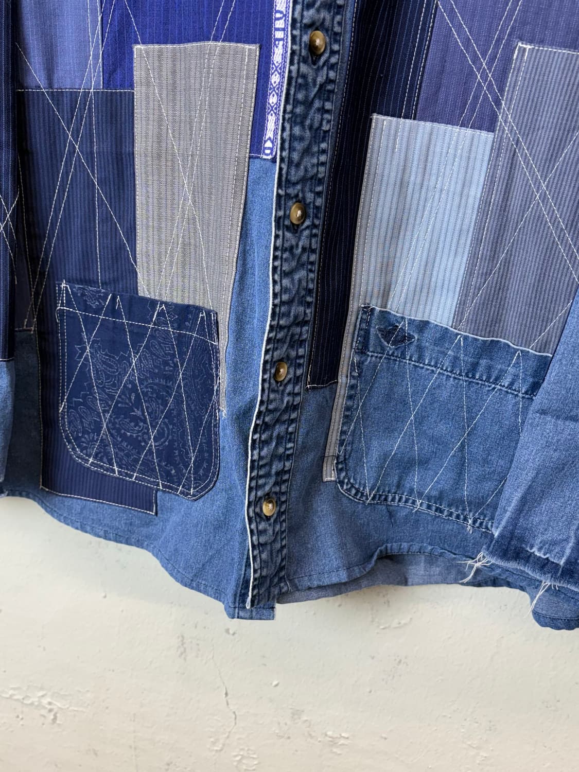 이스트오캄 핸드 리메이크 데님 패치워크 랜드필 셔츠 상품이미지6