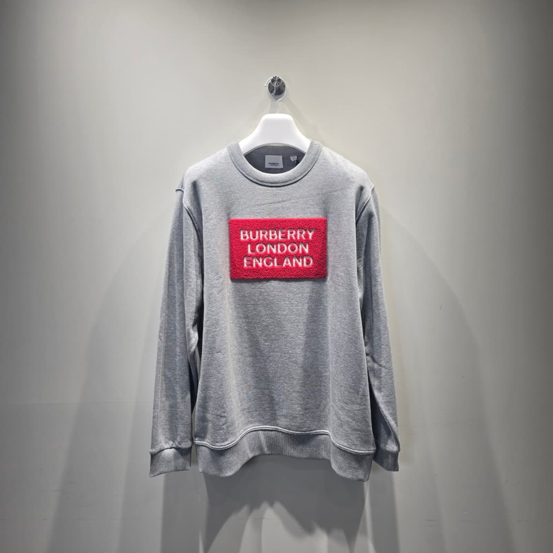 [중고/정품] 버버리 로고 패치 맨투맨 L 상품이미지1