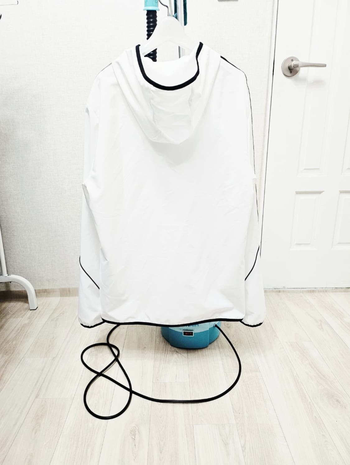 (100)L ♡미착용♡ 아디다스 에센셜 [흰검] 우븐 바람막이 상품이미지7