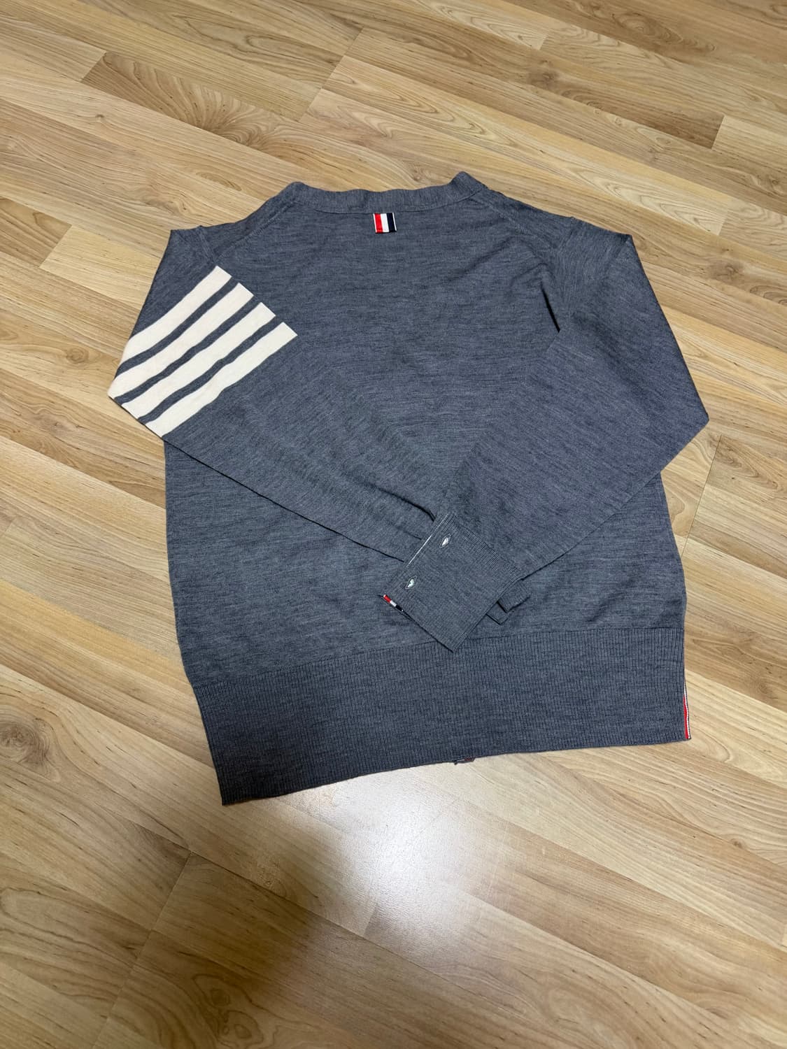 (새상품)톰브라운 메리노울 가디건 그레이 3size 상품이미지2