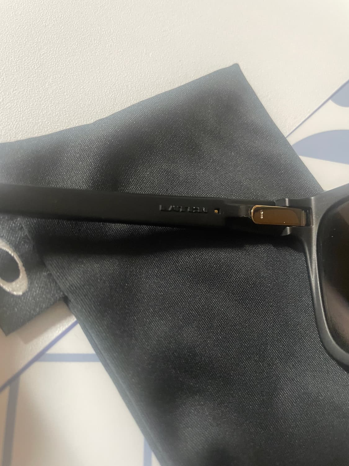 오클리 래치선글라스 스퀘어 블랙/골드 상품이미지6