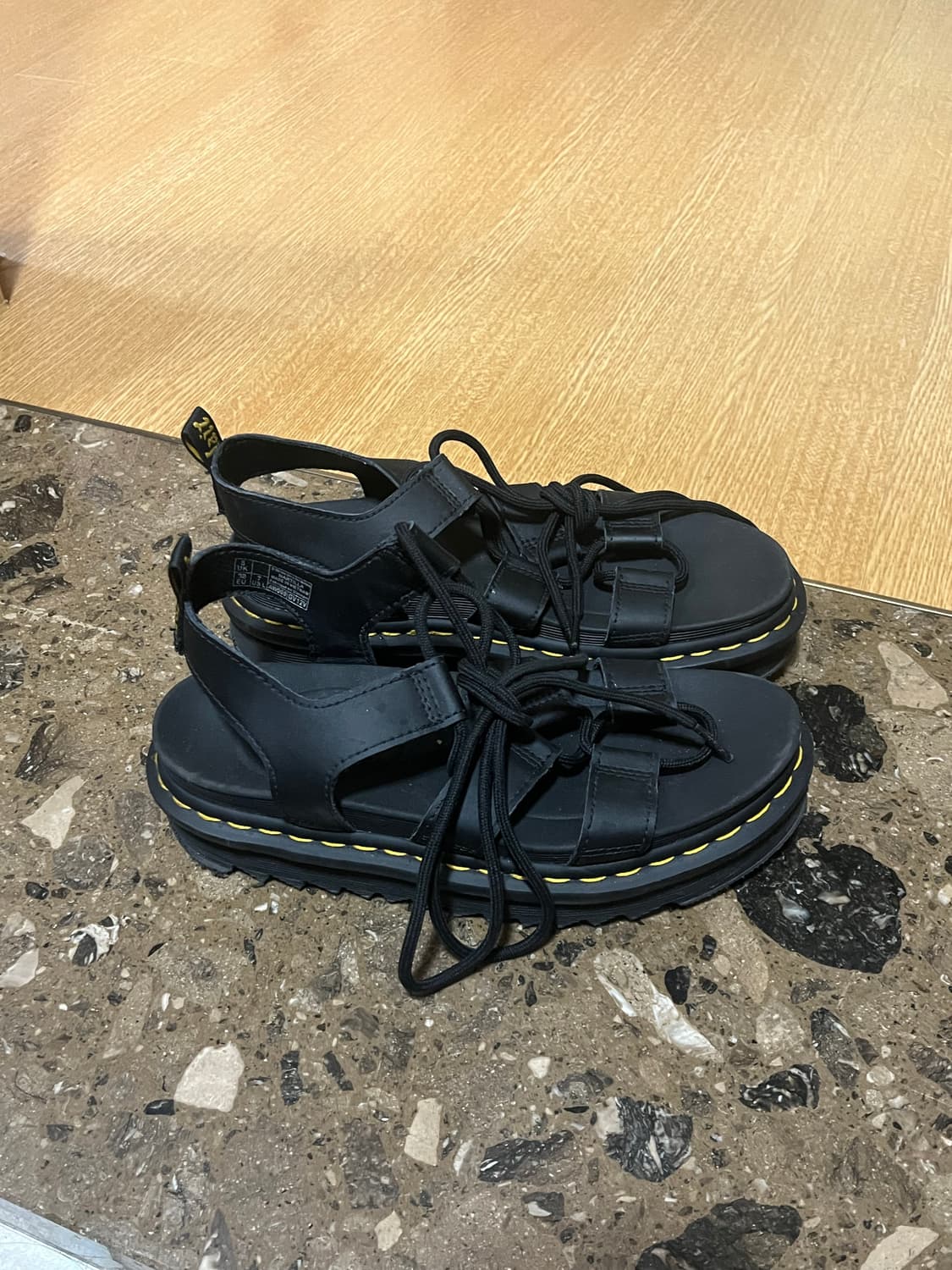 닥터마틴 나틸라 블랙 샌들 상품이미지2
