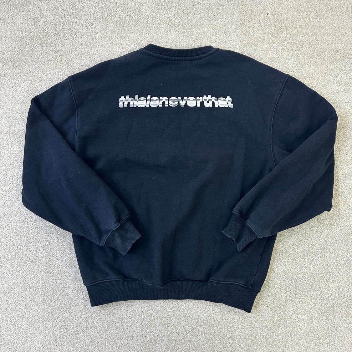 M 디스이즈네버댓 블랙 맨투맨 0323D 상품이미지3