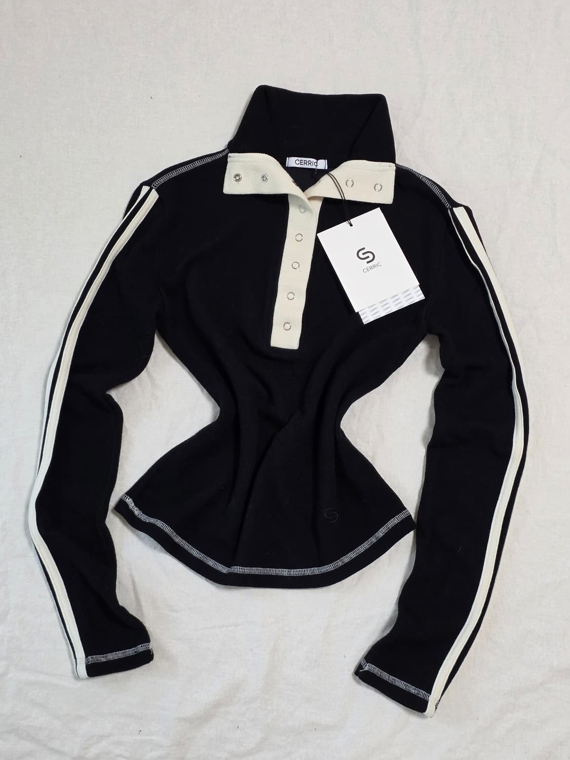 CERRIC 세릭 라인 하이넥 버튼 니트 탑 상품이미지2