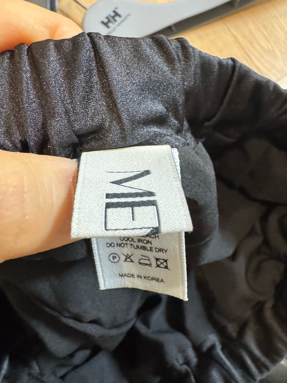 맹 meng 새틴 맥시 스커트 상품이미지5