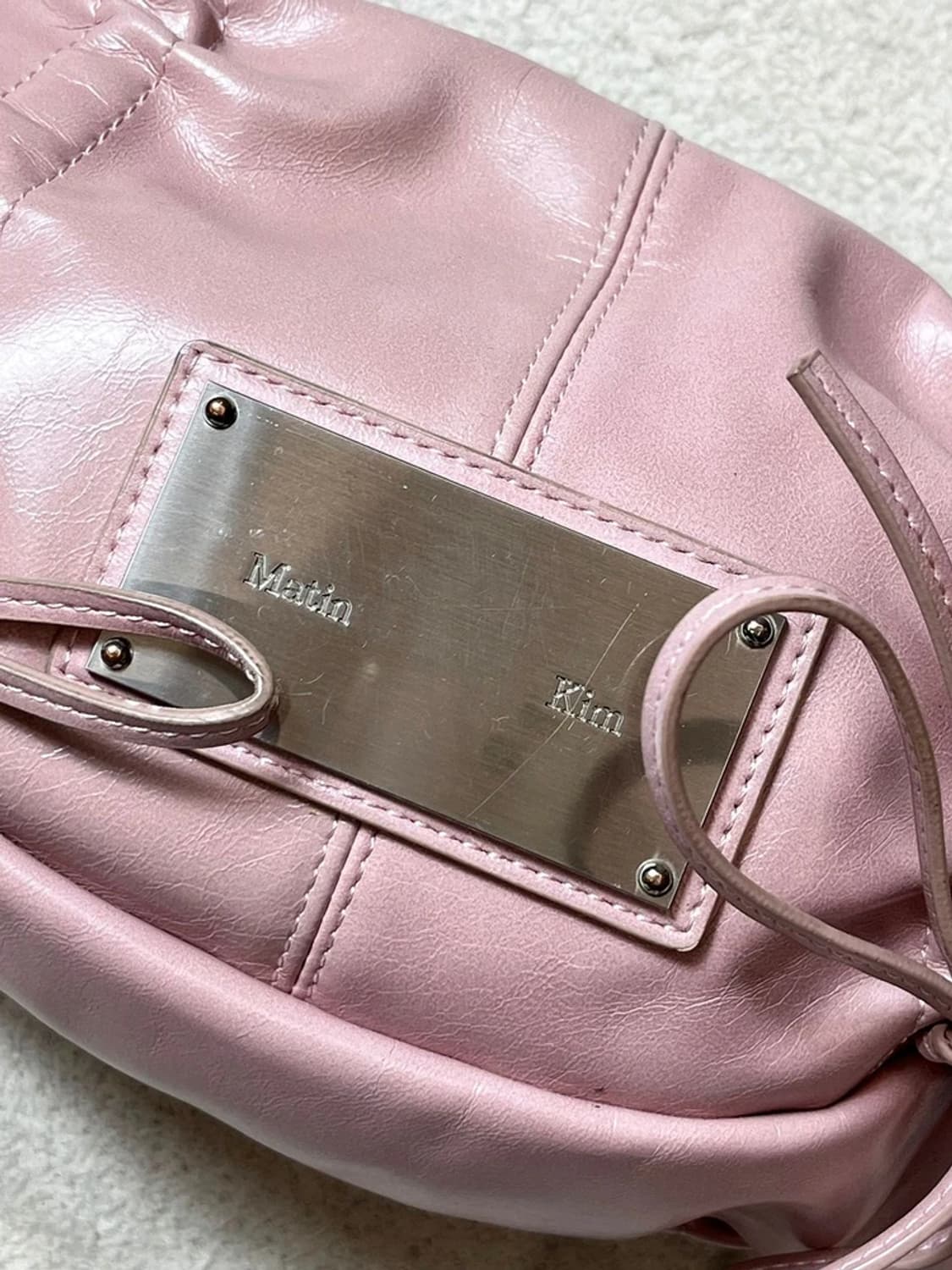 마뗑킴 25FW 하프 셔링 핑크 리본 라운드 백 Q1234 상품이미지3