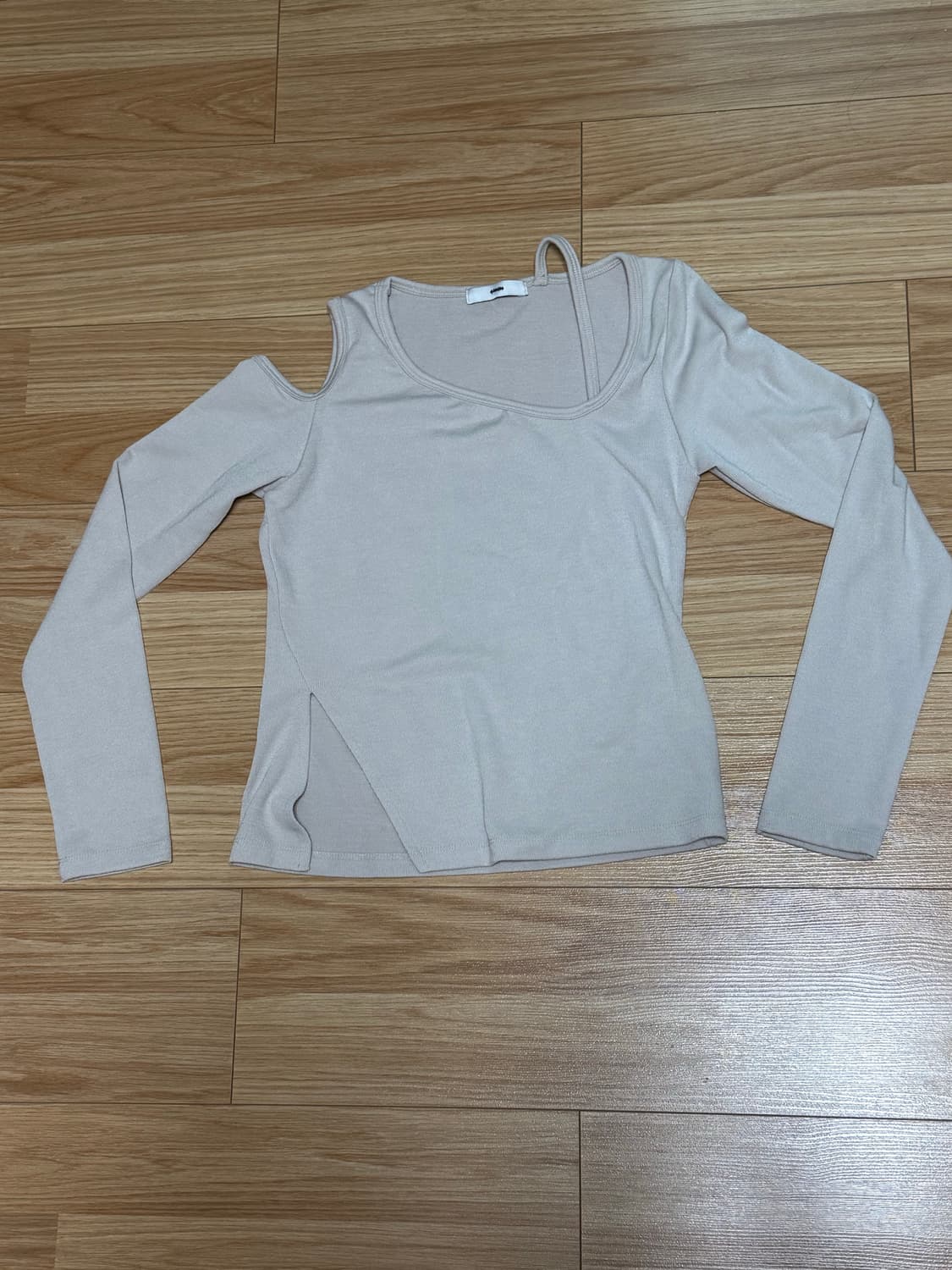 에트몽 스퀘어넥 슬릿 티셔츠 베이지 상품이미지2