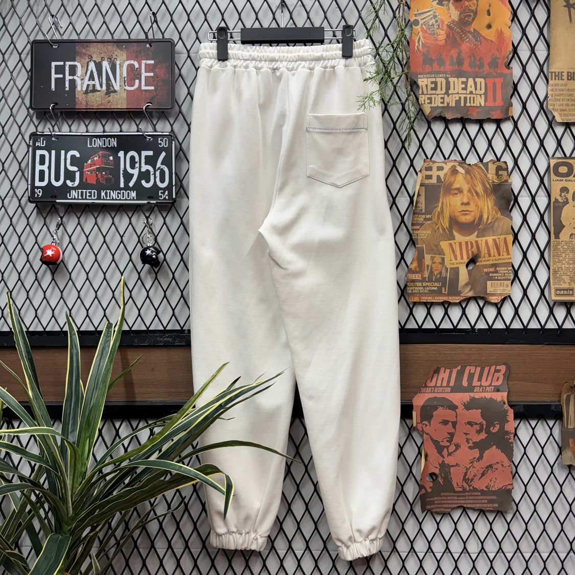 마뗑킴 트레이닝 스웨트 조거 팬츠 전면 로고 포인트 화이트 상품이미지2