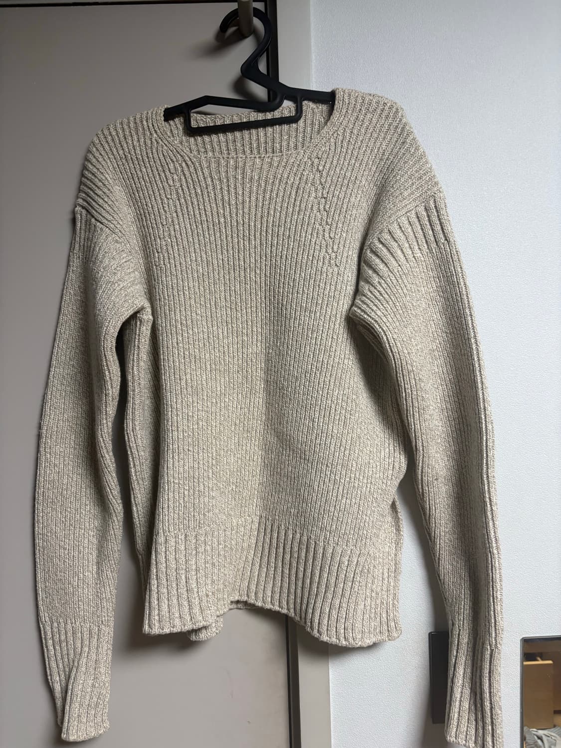 자크뮈스 절개 디테일 니트 상품이미지1