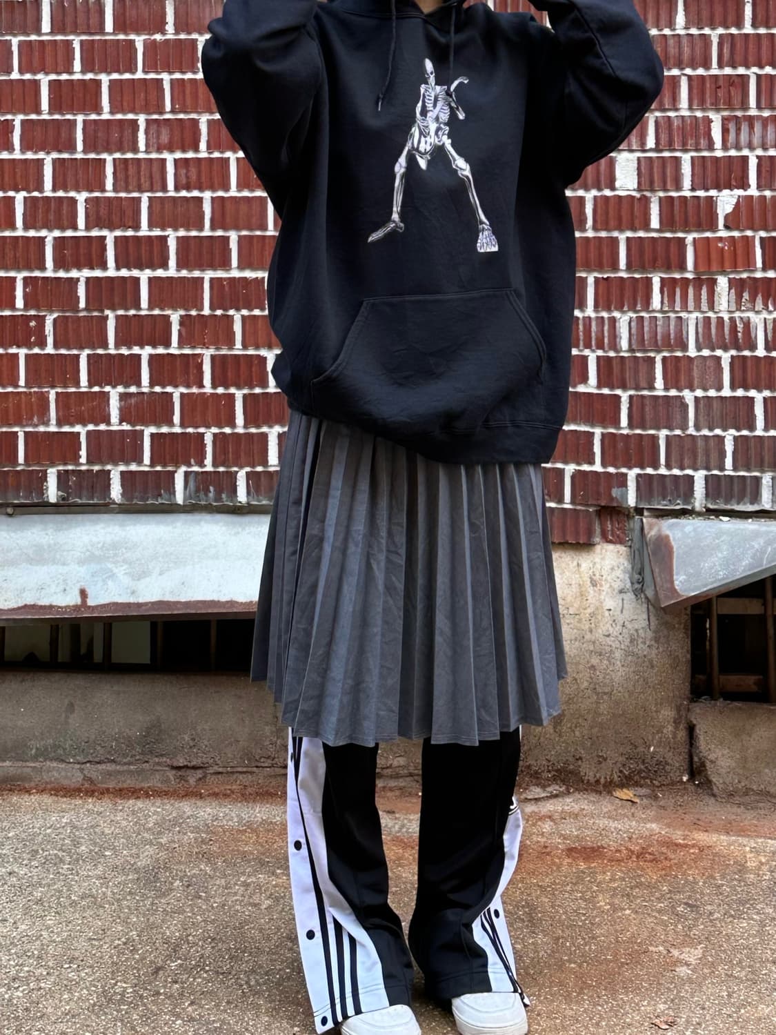 폴로 덕다운 패딩 스컬 후드 플리츠 미디 스커트 아디 크랙팬츠 코디세트 상품이미지4